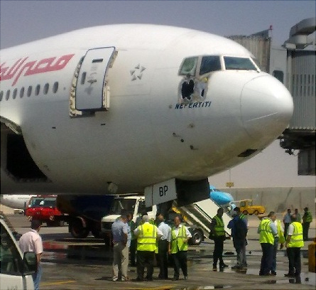 Die beschädigte Boeing 777 - Foto: ZVG