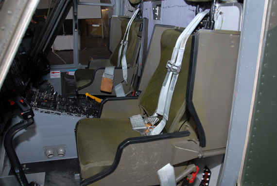 Die im Kosovo eingesetzten AB 212 erhielten gepanzerte Sitze zum Schutz der Besatzung vor Bodenfeuer - Foto: Austrian Wings Media Crew