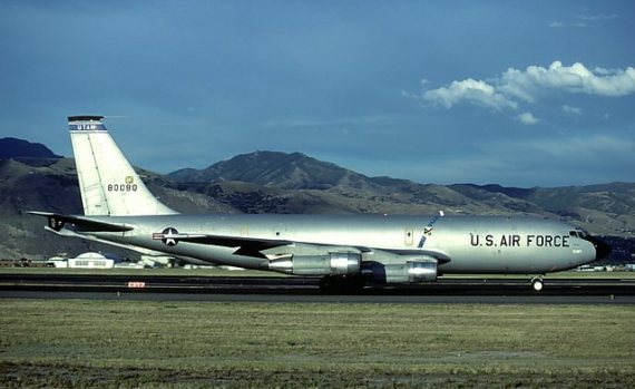 Die bestsehende KC-135 Tankerflotte der US-Streitkräfte basiert auf der Boeing 707, die aus den 1950er Jahren stammt - Foto: Eduard Marmet Die bestsehende KC-135 Tankerflotte der US-Streitkräfte basiert auf der Boeing 707, die aus den 1950er Jahren stammt - Foto: Eduard Marmet