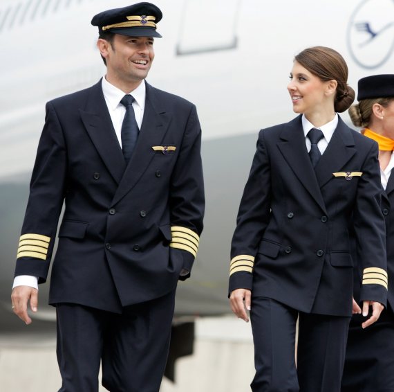 Pilot und Pilotin von Lufthansa - Foto: Lufthansa