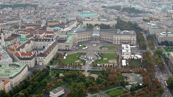 Anflug auf den Heldenplatz