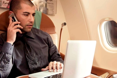 Rund die Hälfte aller Passagiere lehnt Telefonieren an Bord ab - Foto: Oman Air