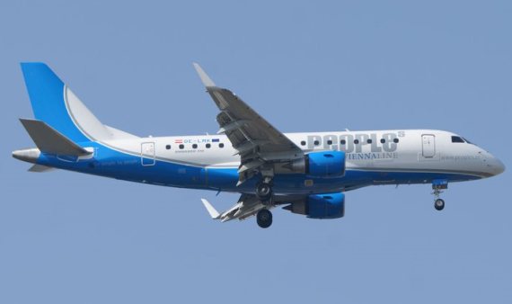 Der E-170 von Peoples beim Landeanflug in Wien - Foto: Franz Maldet