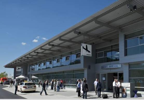 Flughafenterminal - Foto: Flughafen Friedrichshafen