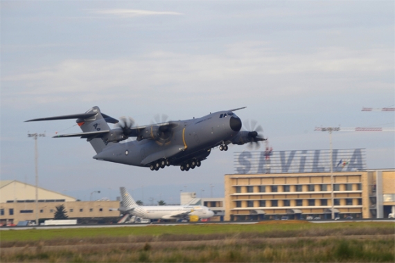 A400M beim Start in Sevilla - Foto: Airbus