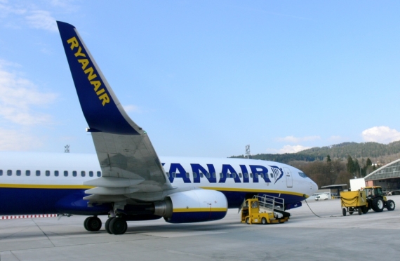 Ryanair Maschine am Flughafen Klagenfurt