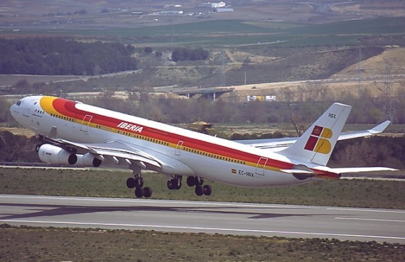 A340 der Iberia beim Start - Foto: Konstantin von Wedelstädt