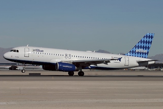 Airbus A 320 der JetBlue beim Start – Foto: Konstantin von Wedelstädt