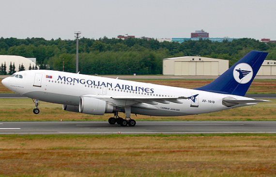 A310-300 von MIAT in Berlin Tegel - Foto: Konstantin von Wedelstädt