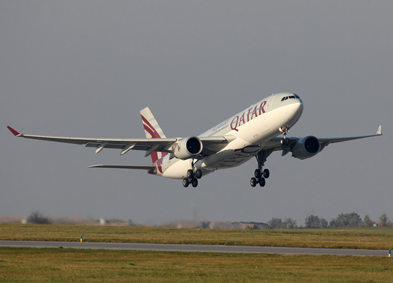 A330-300 von Qatar Airways beim Start - Foto: Max Hrusa