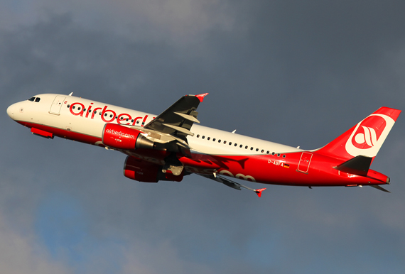 A320 von Air Berlin beim Start - Foto: Max Hrusa / Austrian Wings