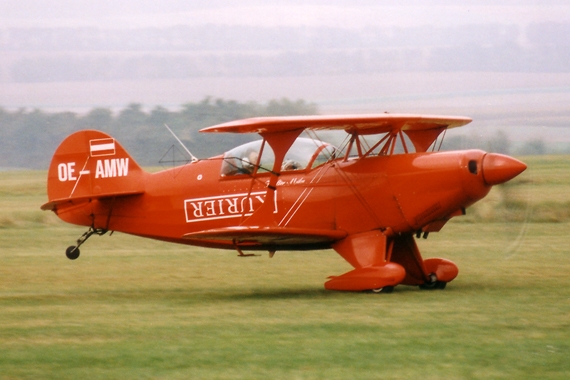 Die OE-AMW mit Walter Mika am Steuer, noch mit "Kurier" Schriftzug, beim Start am niederösterreichischen Spitzerberg in den 1990er Jahren - Foto: Andreas Lötsch