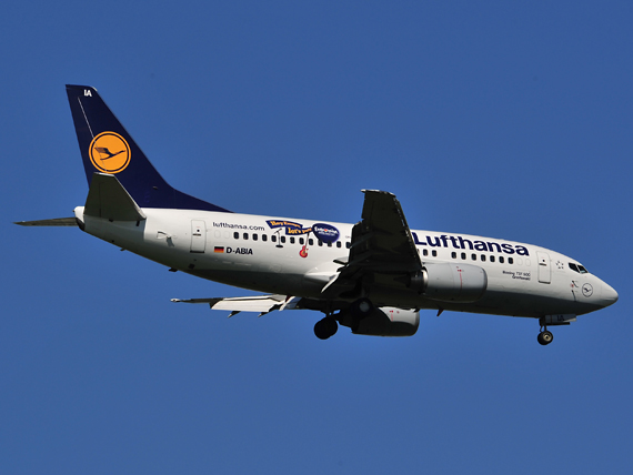 Anlässlich des Eurovision Song Contest in Düsseldorf hat Lufthansa eine 737 mit dieser Sonderbeklebung versehen (Austrian Wings berichtete) - Foto: P. Radosta / Austrian Wings