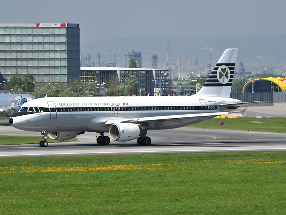 A320-200 von Aer Lingus in Retro Farben beim Start auf der 16 - Foto: P. Radosta / Austrian Wings