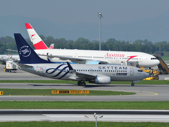 Boeing 737-700 von Tarom in den Farben der Skyteam-Allianz - Foto: P. Radosta / Austrian Wings