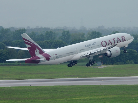 Boeing 777-200LR von Qatar Airways beim Start - Foto: Austrian Wings Media Crew