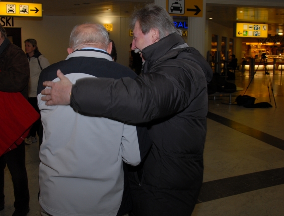 Die Freude ist beim Heimkehrern und Abholern gleichermaßen groß - Foto: Austrian Wings Media Crew Die Freude ist beim Heimkehrern und Abholern gleichermaßen groß - Foto: Austrian Wings Media Crew
