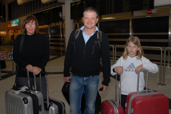 Kai Höhle mit Frau und Kind: "Wann wir wieder nach Ägypten zurückkehren, weiß ich noch nicht" - Foto: Austrian Wings Media Crew