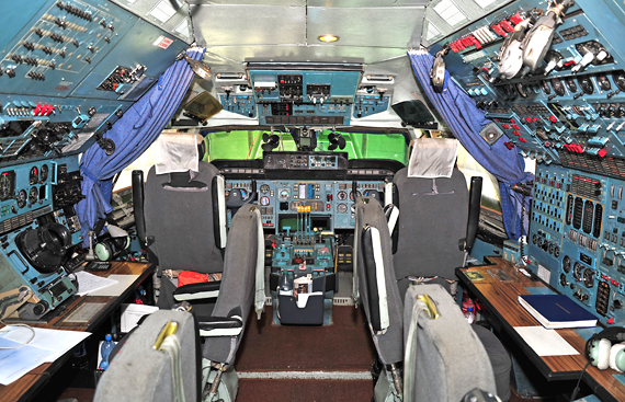 Das Cockpit der AN 124 ist so geräumig, dass es den Namen "Flugdeck" noch verdient!