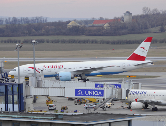 Vor rund 50 Minuten landete die AUA Maschine aus Tokio in Wien - Foto: Austrian Wings Media Crew