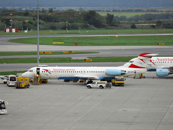 Fokker 100 der AUA Tochter Tyrolean (Markenname Austrian arrows) auf dem Flughafen Wien - Foto: Austrian Wings Media Crew