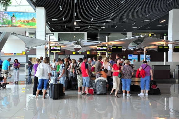 Passagiere am Check in Passagiere am Check in