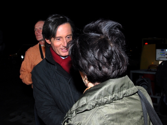 Der Sprecher des Außenministeriums, Dr. Peter Launsky-Tieffenthal ließ es sich nicht nehmen, die Heimkrherer persönlich zu begrüßen - Fotos: Austrian Wings Media Crew