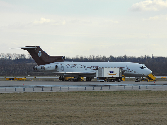 Ungewohntes Bild am GAC in Wien: Boeing 727-200 mit Cateringfahrzeugen - Foto: P. Radosta / Austrian Wings