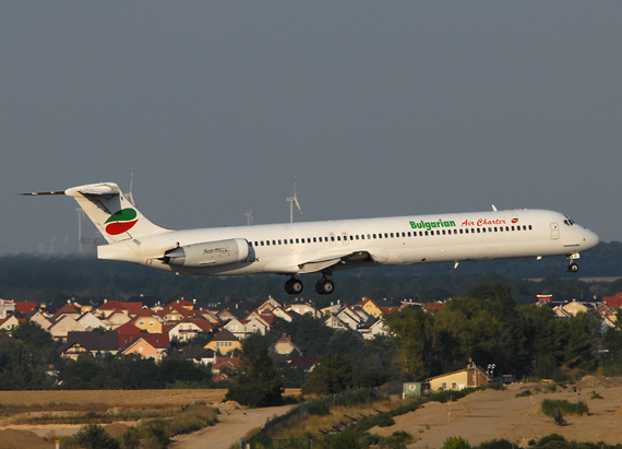 Die 1987 gebaute LZ-LDK im Endanflug ...