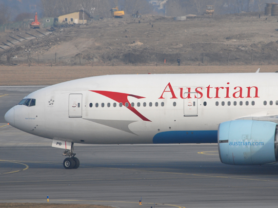 Flug OS 051 beim Einbiegen auf die Piste 16 in Wien - Foto: Austrian Wings Media Crew