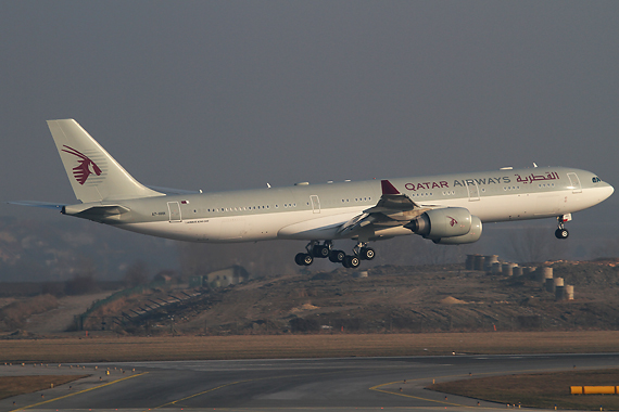 Der einzige A340-500 der Qatar Amiri Flight im Anflug auf Piste 16 in Wien - Foto: R. Reiner / Austrian Wings