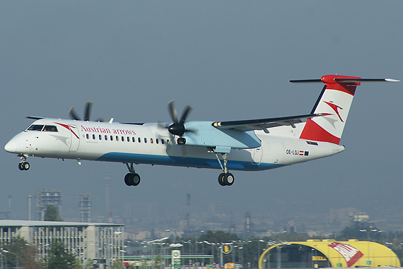 Eine Maschine vom Typ Dash 8-400 (Bombardier Q400) der Austrian Arrows beim Landeanflug - Foto: R. Reiner / Austrian Wings