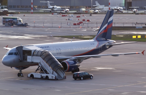 Aeroflot bietet sich als alleiniger Beförderer der KHL-Teams an