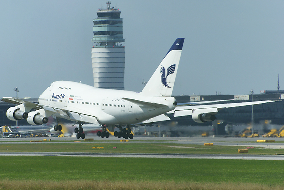 Dürfen nicht mehr in die EU fliegen: Boeing 747 (Bild) und A320 von Iran Air - Foto: R. Reiner / Austrian Wings