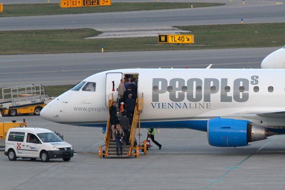 Pünktlich flog der Embraer mit Passagieren an Bord nach Altenrhein - Foto: R. Reiner / Austrian Wings