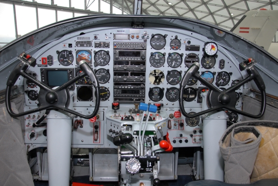 Das modernisierte Cockpit der B-25.