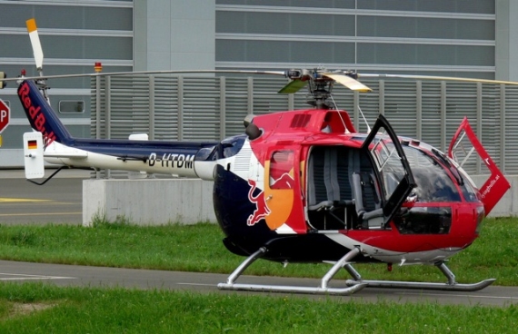 Mit diesem BO-105 der Flying Bulls begeistert Siegfried "Blacky" Schwarz sein Publikum mit unglaublichen Kunstflugmanövern - Foto: Franz Zussner