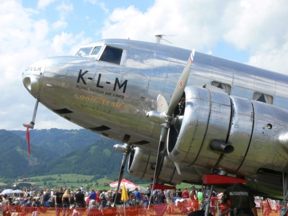 Wie bereits im Jahr 2009, war auch heuer wieder diese DC-2 in KLM Bemalung mit dabei - Fotos: Franz Zussner