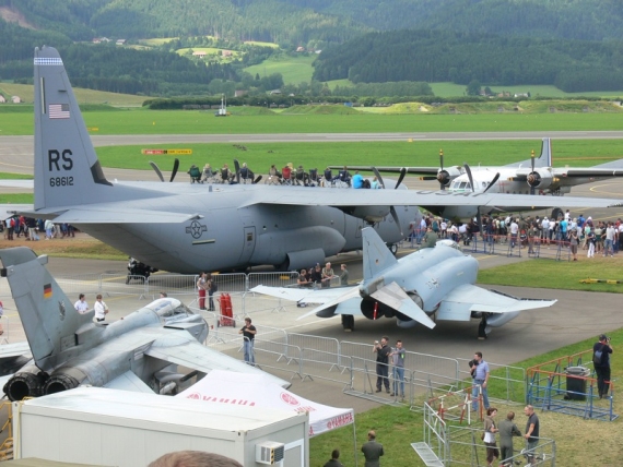 Tornado sowie Phantom der deutschen Luftwaffe und eine C-130 Hercules der US-Streitkräfte - Foto: Franz Zussner