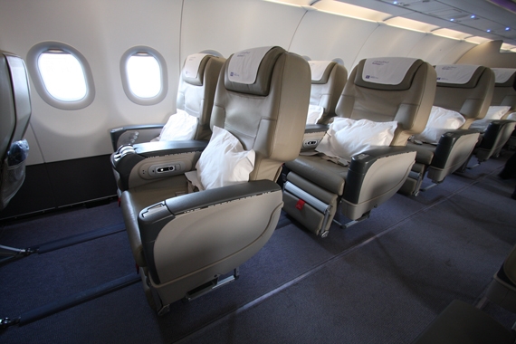 112 Zentimeter Sitzabstand; davon kann man bei anderen Airlines im A320 nur träumen