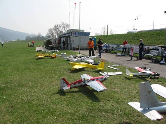 Fast wie ein richtiger Flugplatz? Nein, es ist ein richtiger Flugplatz, nur eben für etwas kleinere Flugzeuge