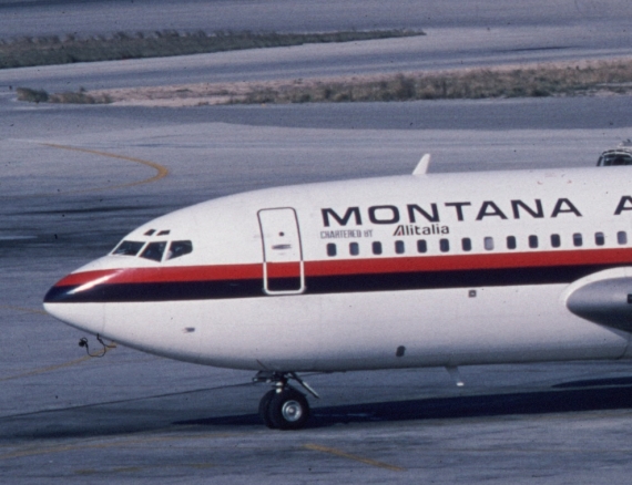 Auch die OE-IRA flog zeitweise für Alitalia, wie der unterhalb des Montana Schriftzuges angebrachte Zusatz "Chartered by Alitalia" belegt; dieses Bild wurde am alten Flughafen von Athen aufgenommen - Foto: Werner Fischdick