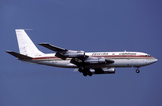 Die ehemalige OE-INA flog später als SU-FAA für Egypt Air, hier aufgenommen am 21. August 1983 in Zürich beim Endanflug - Foto: Rolf Wallner