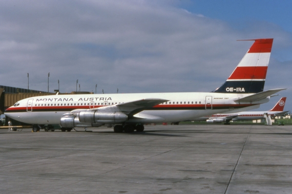 Die Boeing 707-138B, OE-IRA, von Montana; im Hintergrund eine DC-8 der Air Canada - Foto: planespotters.blogspot.com / JetPhotos.ch collection