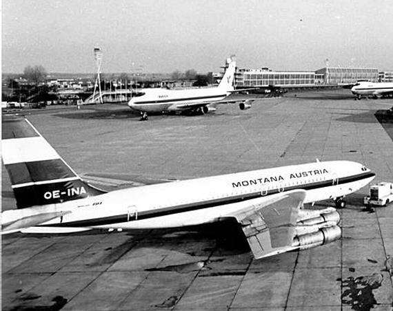 Dieses Bild zeigt die 707-138B,  OE-INA am Vorfeld; im Hintergrund zwei 747 von Iran Air - Foto: Sammlung Gerhard Gruber
