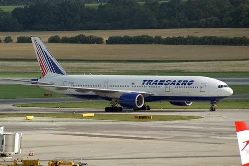 Boeing 777 der Transaero in Wien - Foto: R. Reiner / Austrian Wings