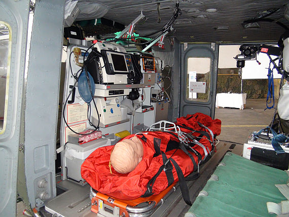 Agusta_Bell_212_HEMS-Ausstattung_Bundesheer.jpg