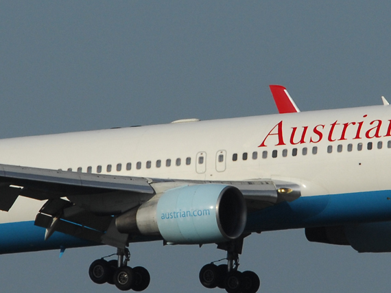 Neben anderen Airlines wie Air France, SunExpress, Air Berlin oder Niki, beginnt nun auch Austrian, Plätze bei den Notausstiegen gegen Aufpreis zu verkaufen; Fachleute beurteilen diese Praxis skeptisch - Foto: Austrian Wings Media Crew